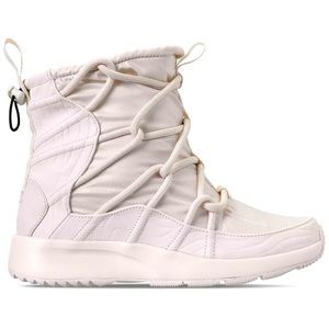 NEW NIKE TANJUN HIGH RISE WHITE SNEAKER BOOTS Size 11.5